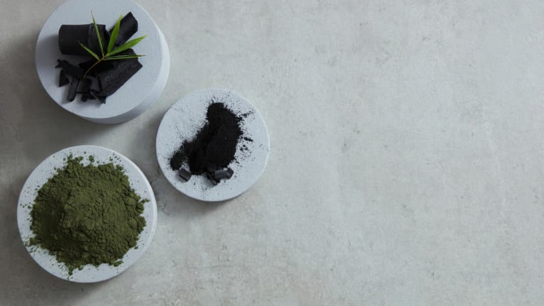 Detox Binders: Activated Charcoal and Chlorella Explained 